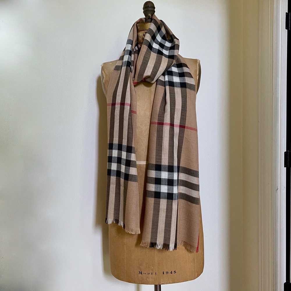 Burberry Light Weight Silk & Wool Scarf NWOT - Picture 8 of 12